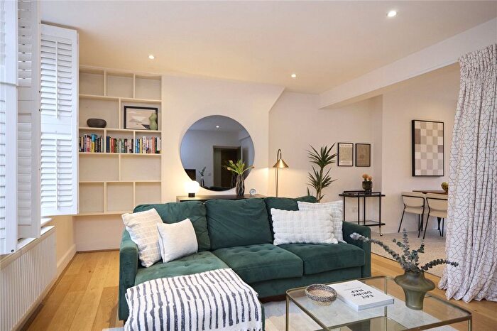 2 Bedroom Flat For Sale In Brick Lane, London, E1