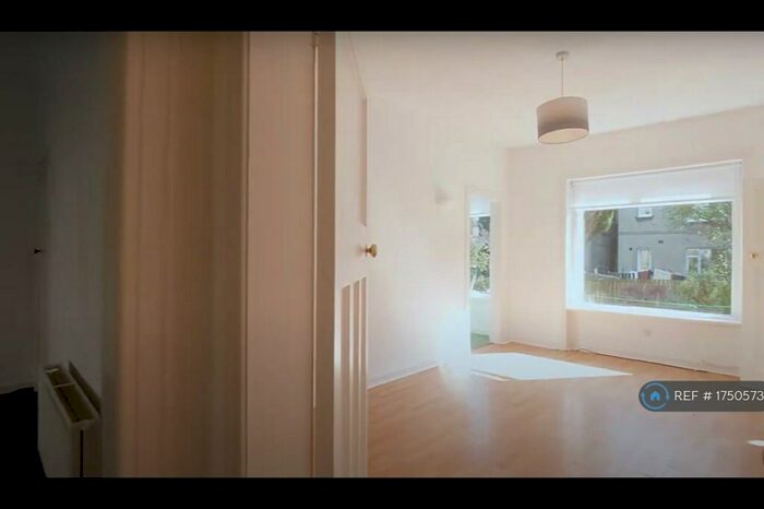 3 Bedroom Flat To Rent In Penrith Drive, Glasgow, G12