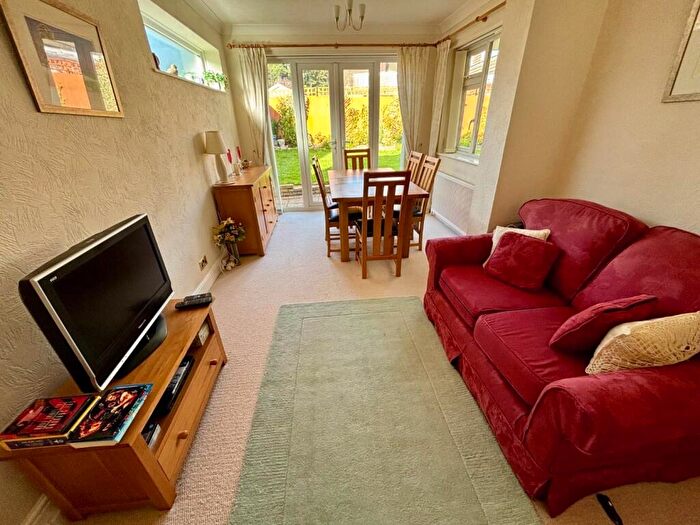 4 Bedroom Detached House For Sale In Greenfield Avenue, Spinney Hill, Northampton, NN3