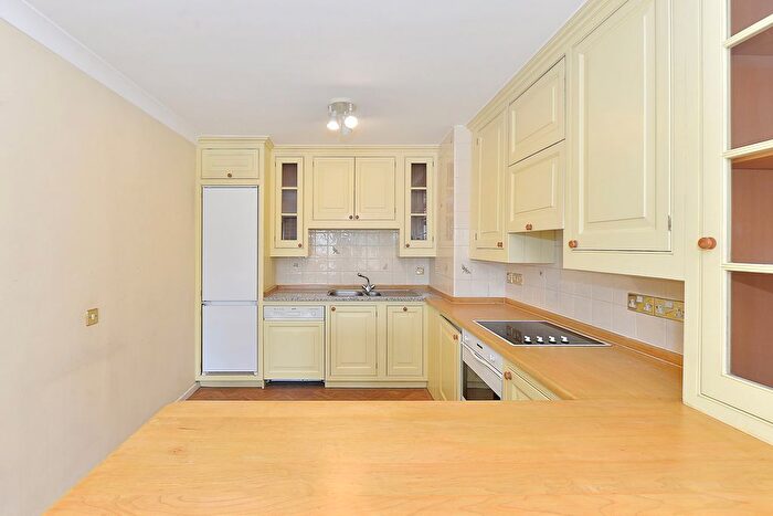 1 Bedroom Flat To Rent In Nine Elms Lane, London, SW8