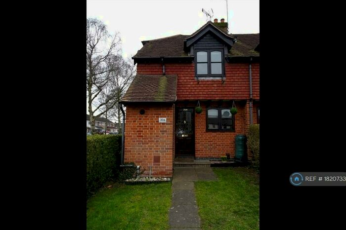 2 Bedroom Semi-Detached House To Rent In High Street, Bovingdon, HP3
