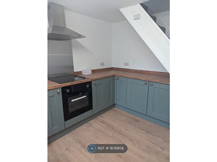 2 Bedroom Semi-Detached House To Rent In Childerditch Lane Little Warley, Brentwood, CM13