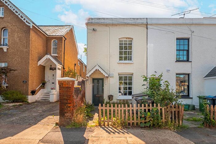 2 Bedroom End Of Terrace House For Sale In Victoria Road, Kingston Upon Thames, KT1