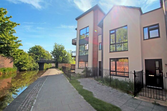 3 Bedroom Town House To Rent In Ivory Close, Hanley, Stoke-On-Trent, ST1