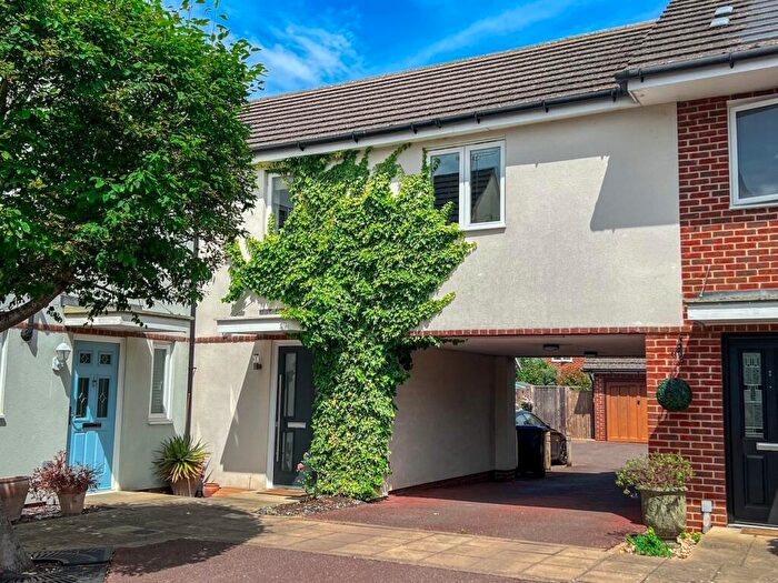 4 Bedroom End Of Terrace House For Sale In Chandlers Close, West Molesey, KT8