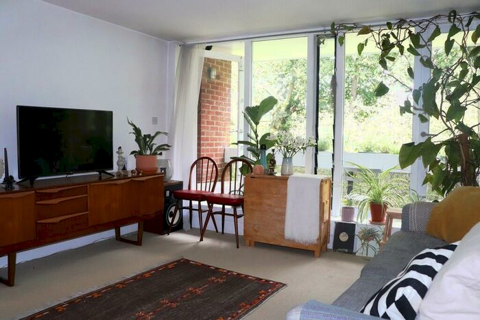 1 Bedroom Flat To Rent In Haslemere Road, N8