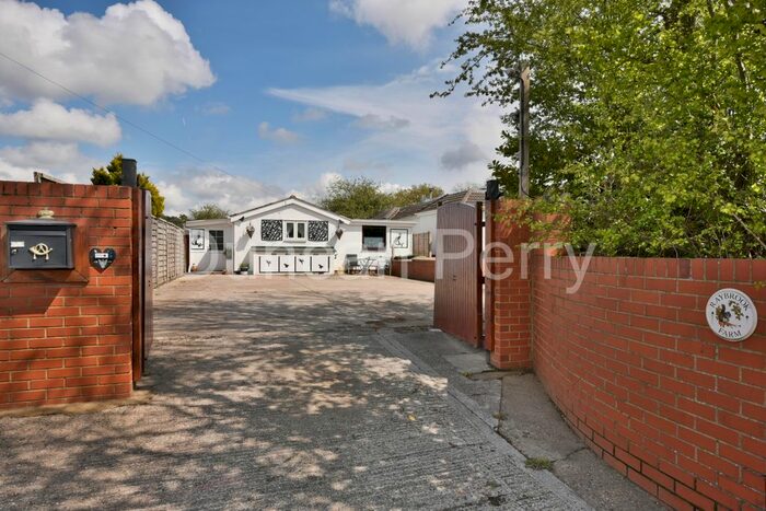 4 Bedroom Detached Bungalow To Rent In Bluebridge Road, Brookmans Park, Hatfield, AL9