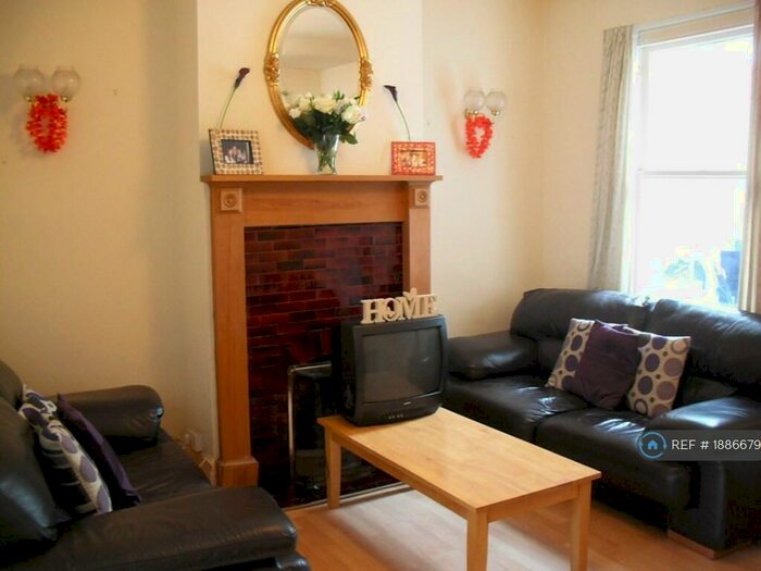 4 Bedroom Terraced House To Rent In Lyndhurst Road, Bath, BA2