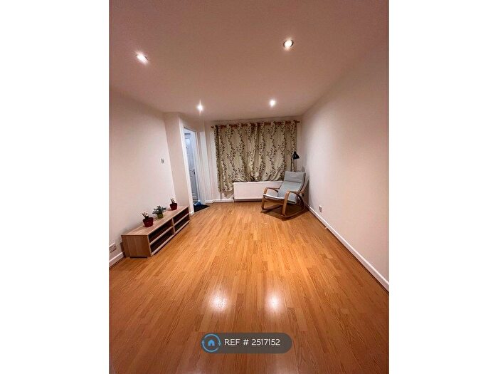 3 Bedroom Terraced House To Rent In Ashdales, St Albans, AL1