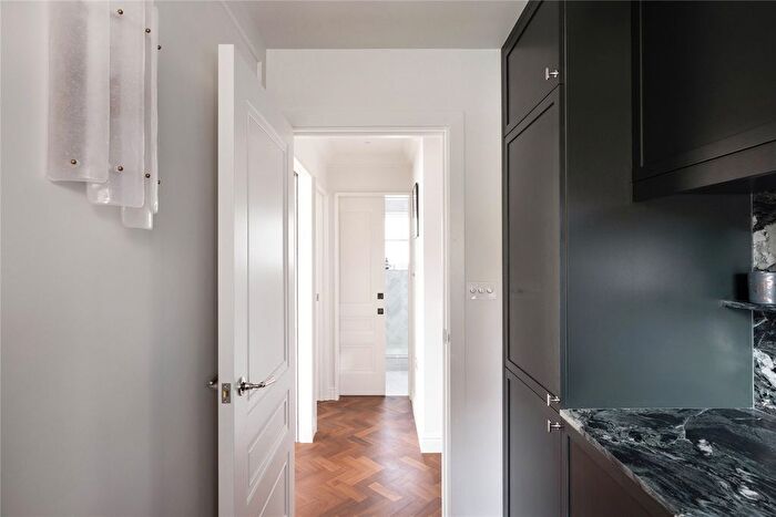 1 Bedroom Flat For Sale In Ladbroke Square, London, W11