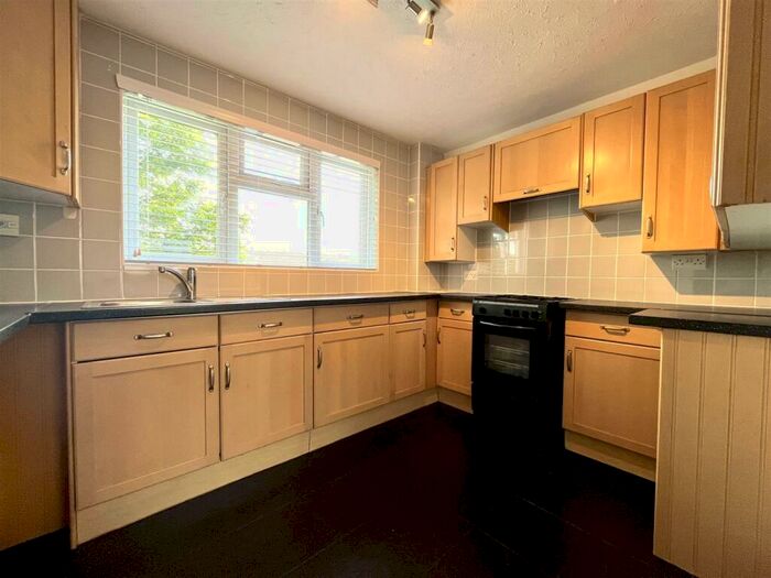 2 Bedroom Flat To Rent In Slipe Lane, Broxbourne, EN10