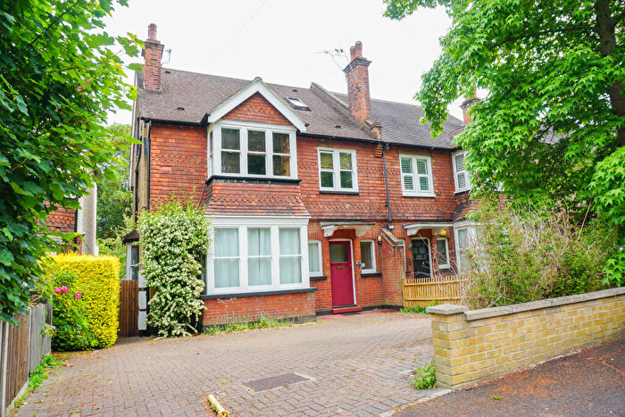 2 Bedroom Maisonette For Sale In Dale Road, Purley, CR8