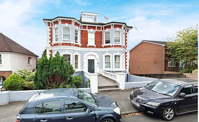 2 Bedroom Flat To Rent In Woodbury Park Road, Tunbridge Wells, TN4