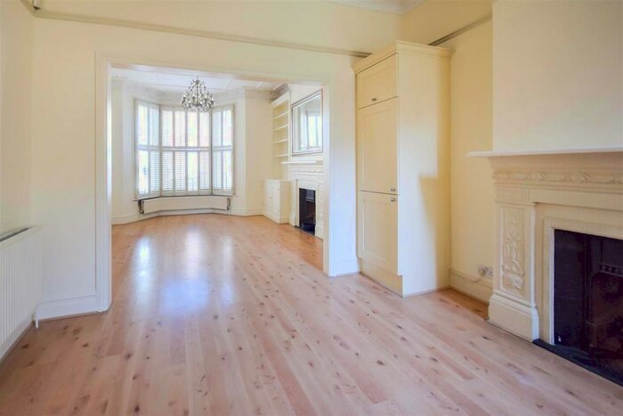 1 Bedroom Flat To Rent In Woodside, London, SW19