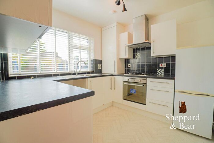 2 Bedroom Flat For Sale In Park Lane, Whitchurch, Cardiff, CF14