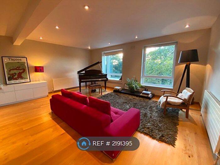 3 Bedroom Maisonette To Rent In Great Brownings, London, SE21