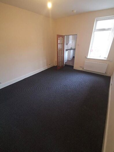 2 Bedroom Flat To Rent In Brighton Road, Gateshead, Tyne And Wear, NE8