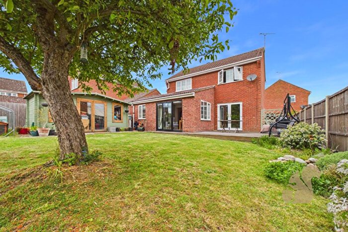 3 Bedroom Detached House For Sale In Lowry Way, Stowmarket, IP14