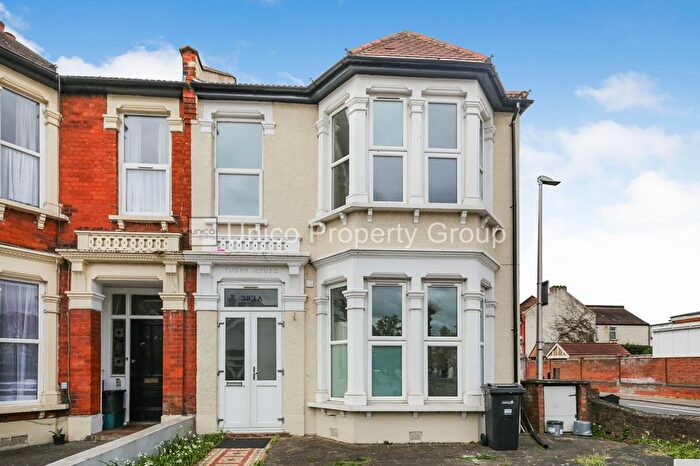 2 Bedroom End Of Terrace House To Rent In Cranbrook Road, Ilford, IG1