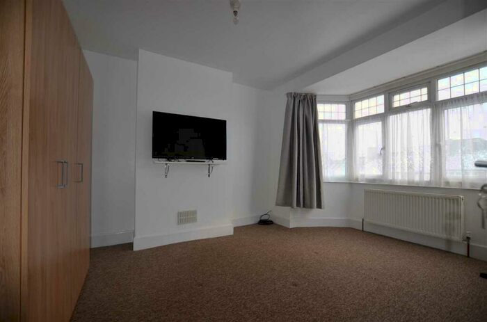 Property To Rent In Wakemans Hill Avenue (first Floor Room), Kingsbury, NW9