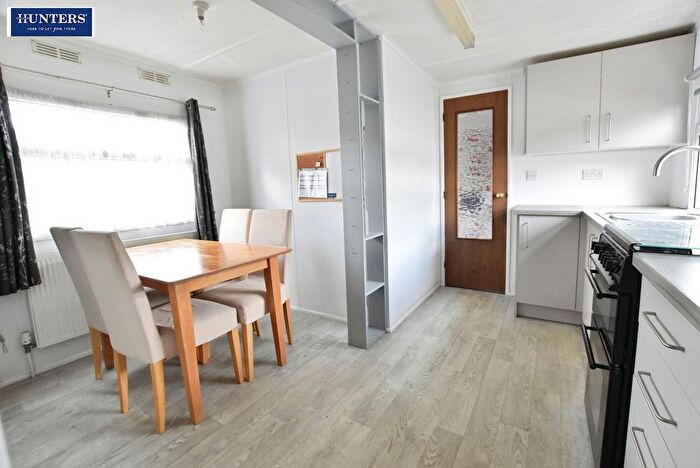 2 Bedroom Mobile/park Home For Sale In Ashfield Park, Scunthorpe, DN17