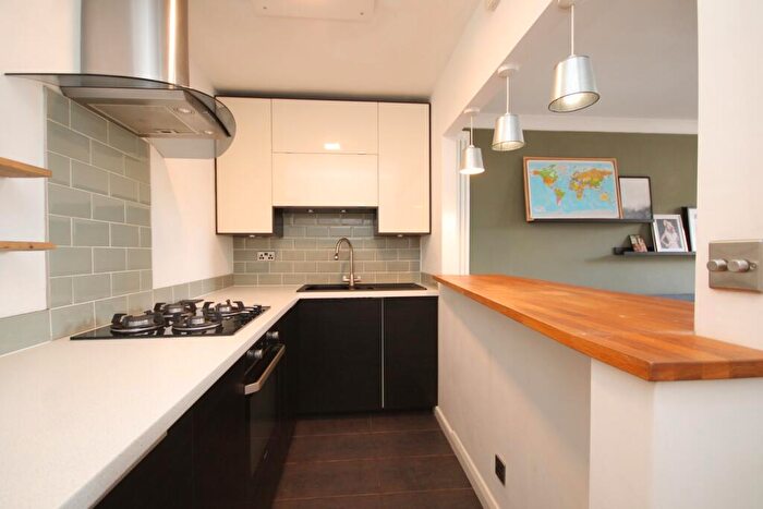 1 Bedroom Flat To Rent In Bracknell Close, Wood Green, N22