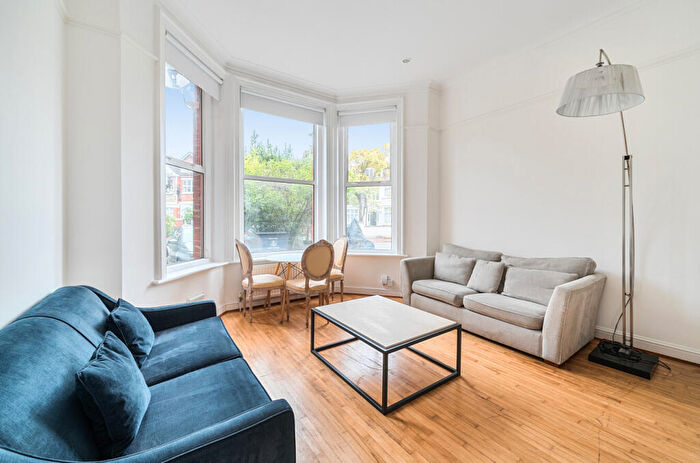 1 Bedroom Apartment To Rent In Mapesbury Road, London, NW2