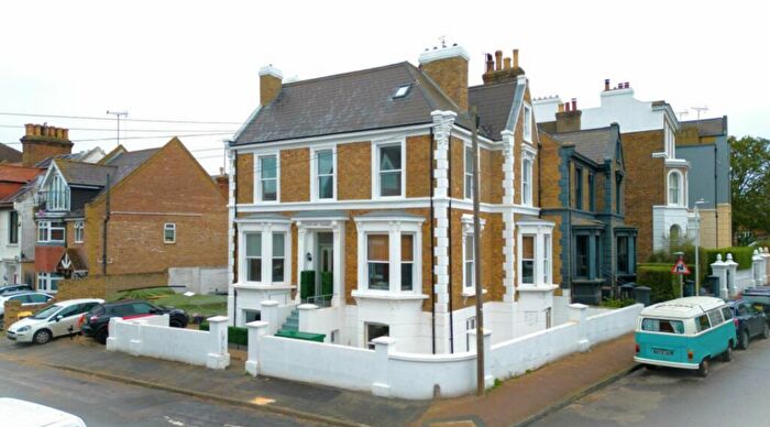3 Bedroom Flat To Rent In Carlton Avenue, Ramsgate, CT11