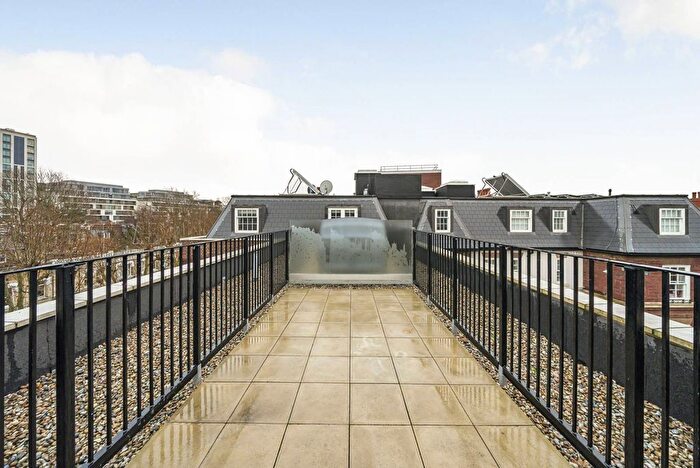 2 Bedroom Flat To Rent In Peacock Court, West Kensington, W14