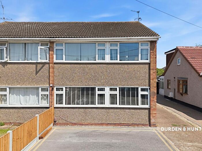 2 Bedroom Maisonette For Sale In Briscoe Road, Rainham, RM13