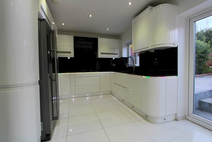 4 Bedroom Terraced House To Rent In Holne Chase, Morden, SM4