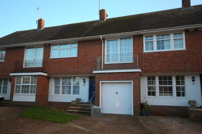 4 Bedroom House To Rent In Blue Haze Avenue, Seaford, East Sussex, BN25