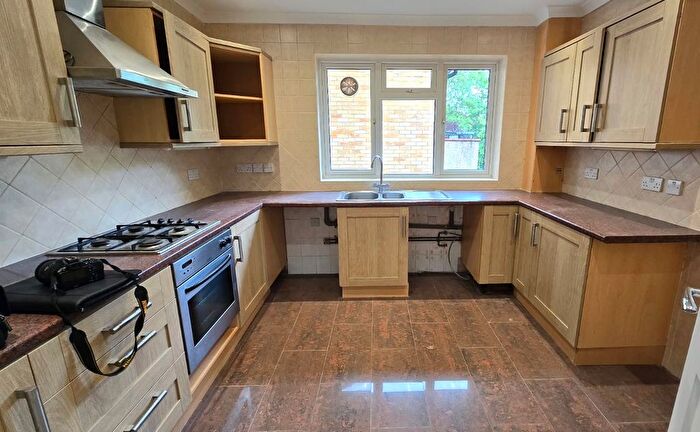 2 Bedroom Flat To Rent In Great North Road, Barnet, EN5