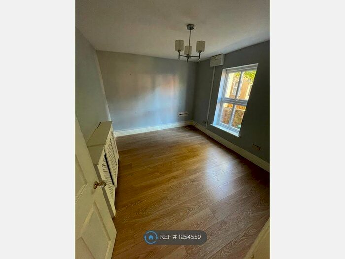 3 Bedroom End Of Terrace House To Rent In Oxford Terrace, Gloucester GL1