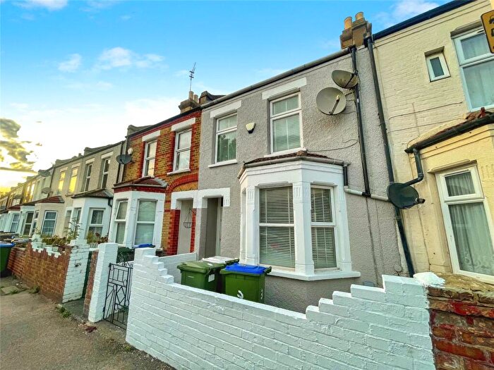 3 Bedroom Terraced House For Sale In Sandcliff Road, Erith, DA8