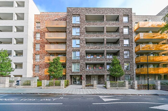 3 Bedroom Flat For Sale In Avenue Road, Acton, London, W3