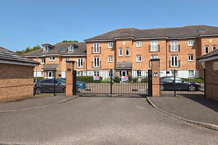 2 Bedroom Flat For Sale In Stafford Close, Oakwood, N14