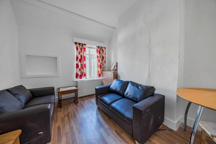 2 Bedroom Flat To Rent In High Street, Rickmansworth, WD3