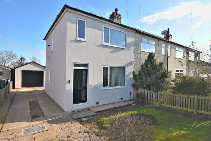 2 Bedroom End Of Terrace House To Rent In Lindley Avenue, Birchencliffe, Huddersfield, HD3