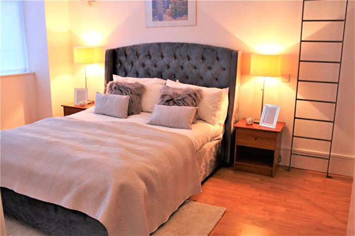 2 Bedroom Apartment To Rent In City Reach, Dingley Road, London, EC1V