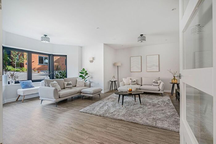 4 Bedroom Detached House For Sale In Chartland Close, Bookham, KT23