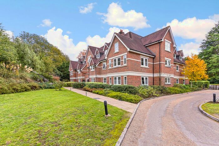 2 Bedroom Flat To Rent In Lakewood, Portsmouth Road, Esher KT10