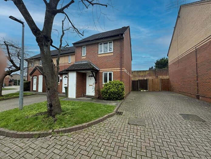 2 Bedroom Property For Sale In Plymouth Close, Luton, Bedfordshire, LU2