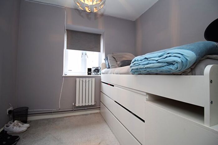 3 Bedroom Terraced House For Sale In Ellwood Close, Southampton, SO19