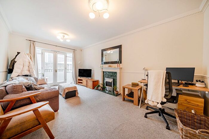 2 Bedroom Flat For Sale In Leathermarket Court, London, SE1