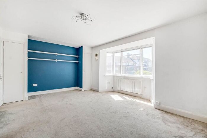 Flat To Rent In St. Leonards Court, East Sheen, London, SW14