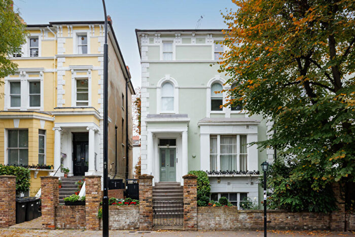 3 Bedroom Flat For Sale In Priory Road, London, NW6