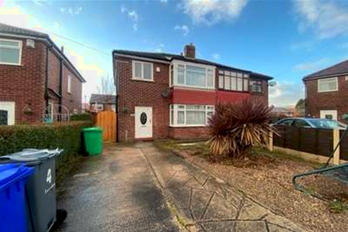 3 Bedroom House To Rent In Louvaine Close, M18