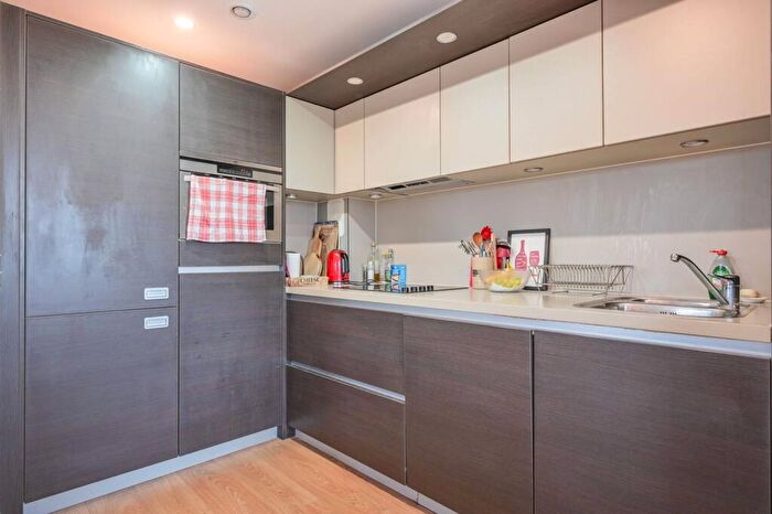 1 Bedroom Flat For Sale In Steward House, Trevithick Way, Bow, London, E3