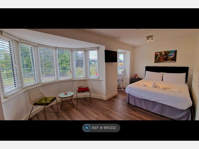 Studio To Rent In London, London, NW11